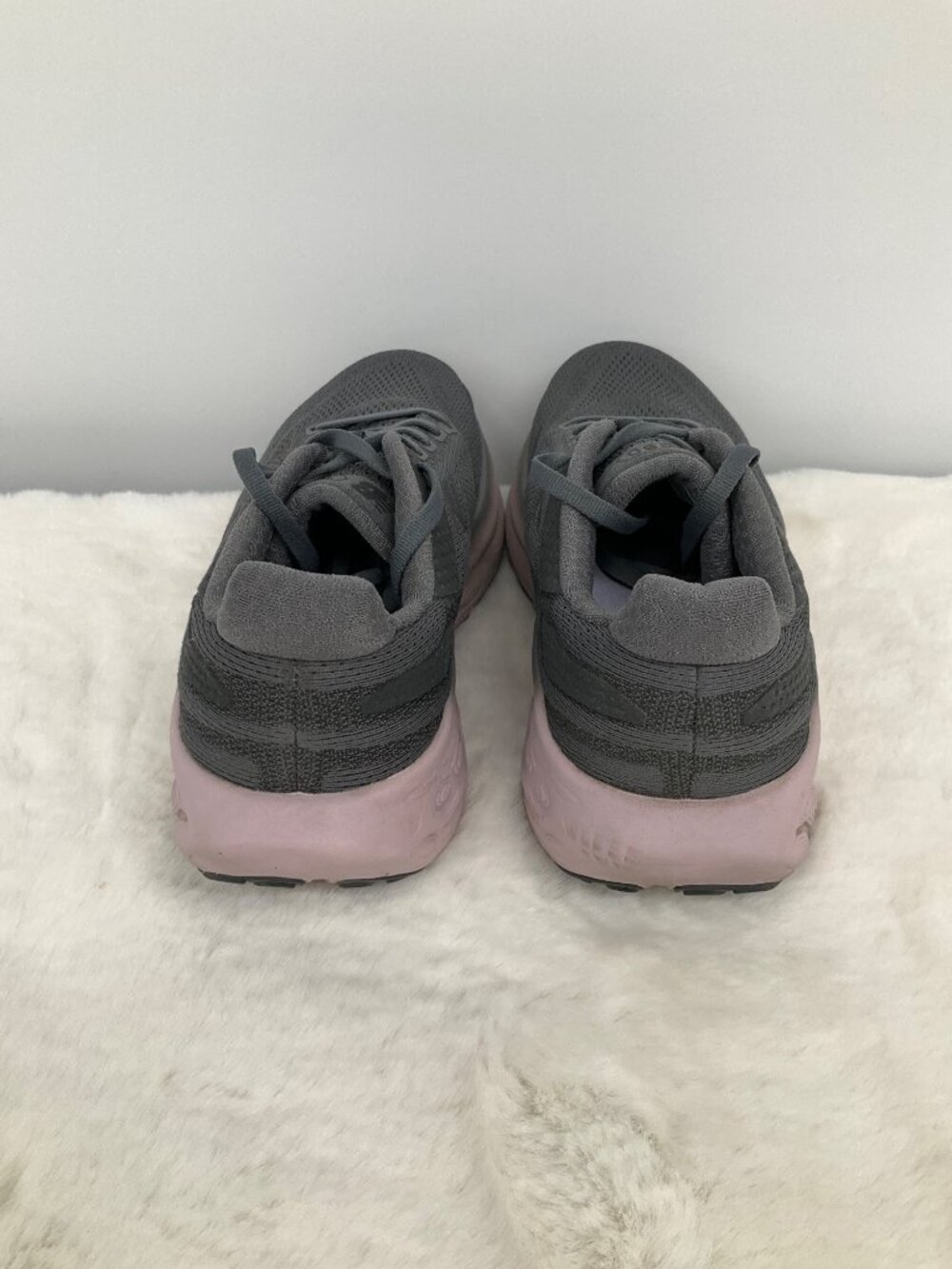 NEW BALANCE size 8.5 B Women’s fresh foam x w1080z13 running shoes in grey/ purp - Picture 4 of 8